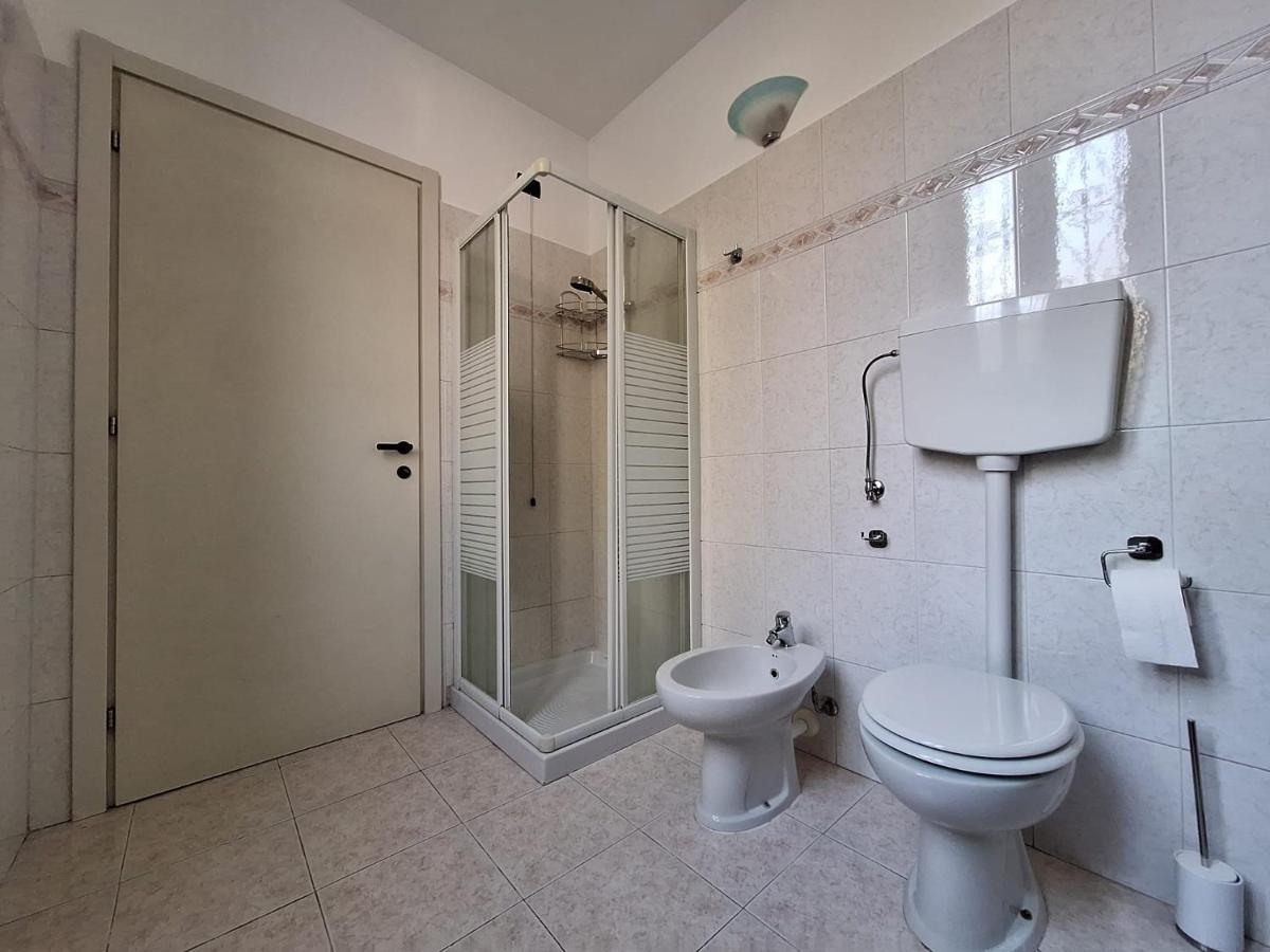 Appartamento La Casa Dei Nonni Malnate Exteriér fotografie