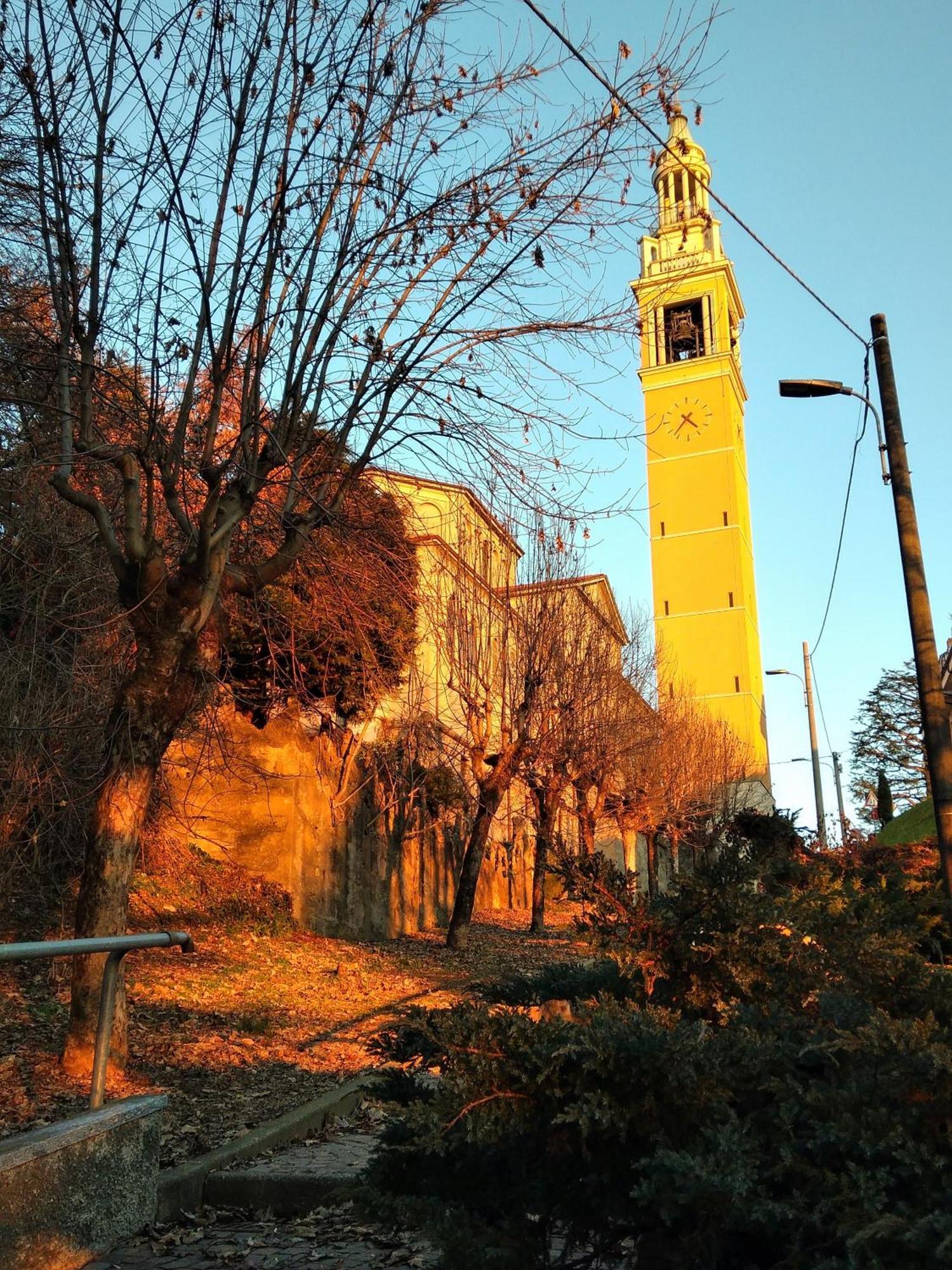 Appartamento La Casa Dei Nonni Malnate Exteriér fotografie